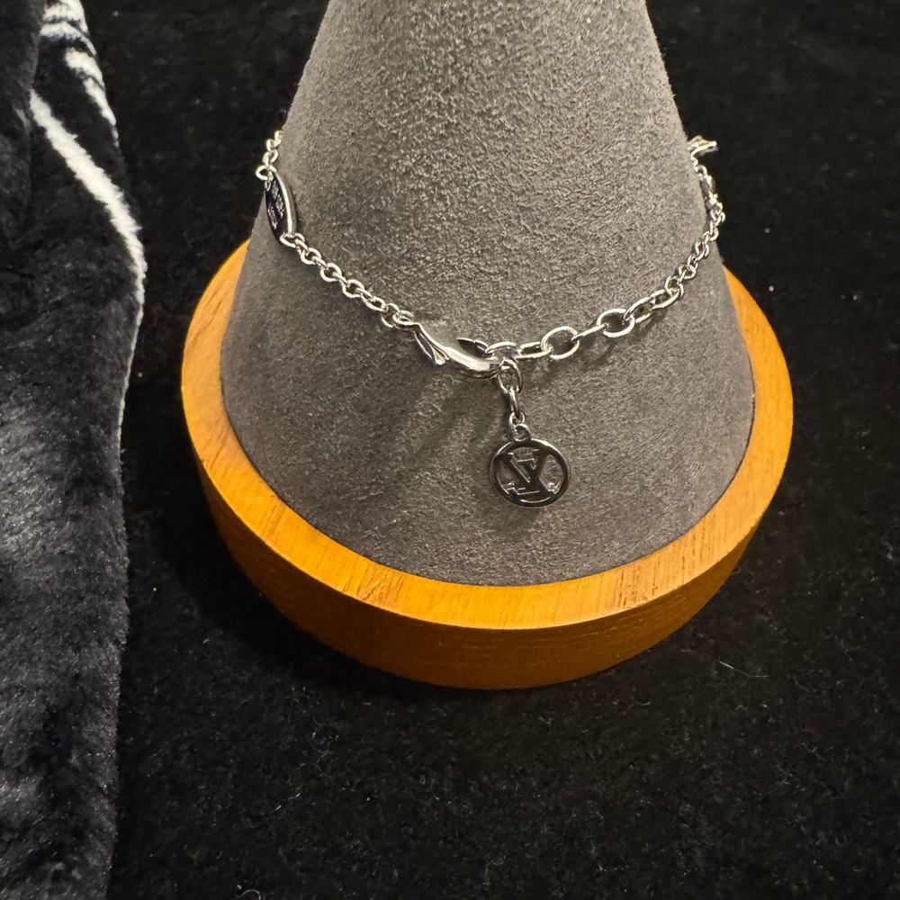 Louis Vuitton Silver Charm Bracelet - Picture 4 of 7
